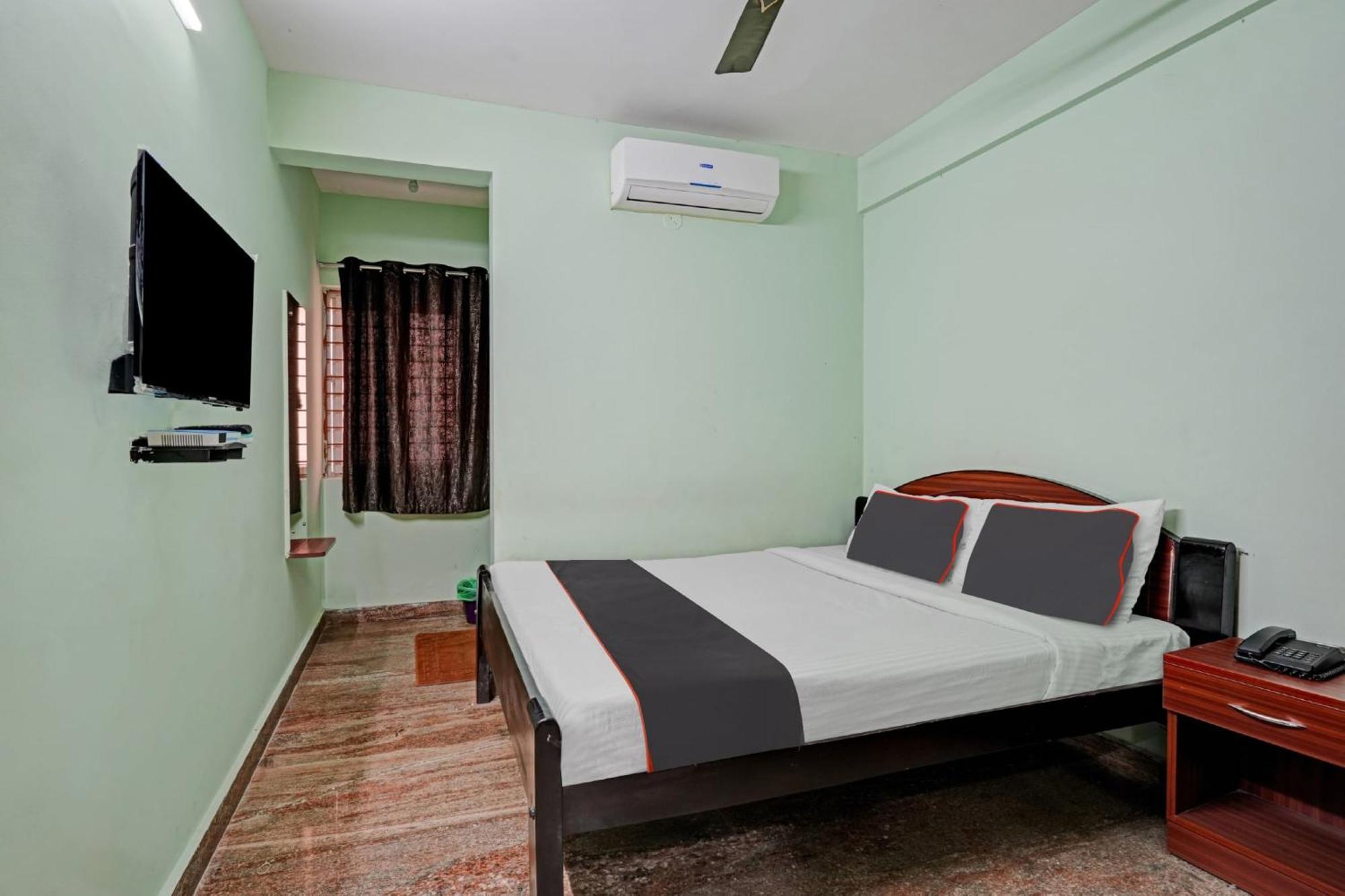 Collection O Royalax Hotel Yelahanka Екстериор снимка