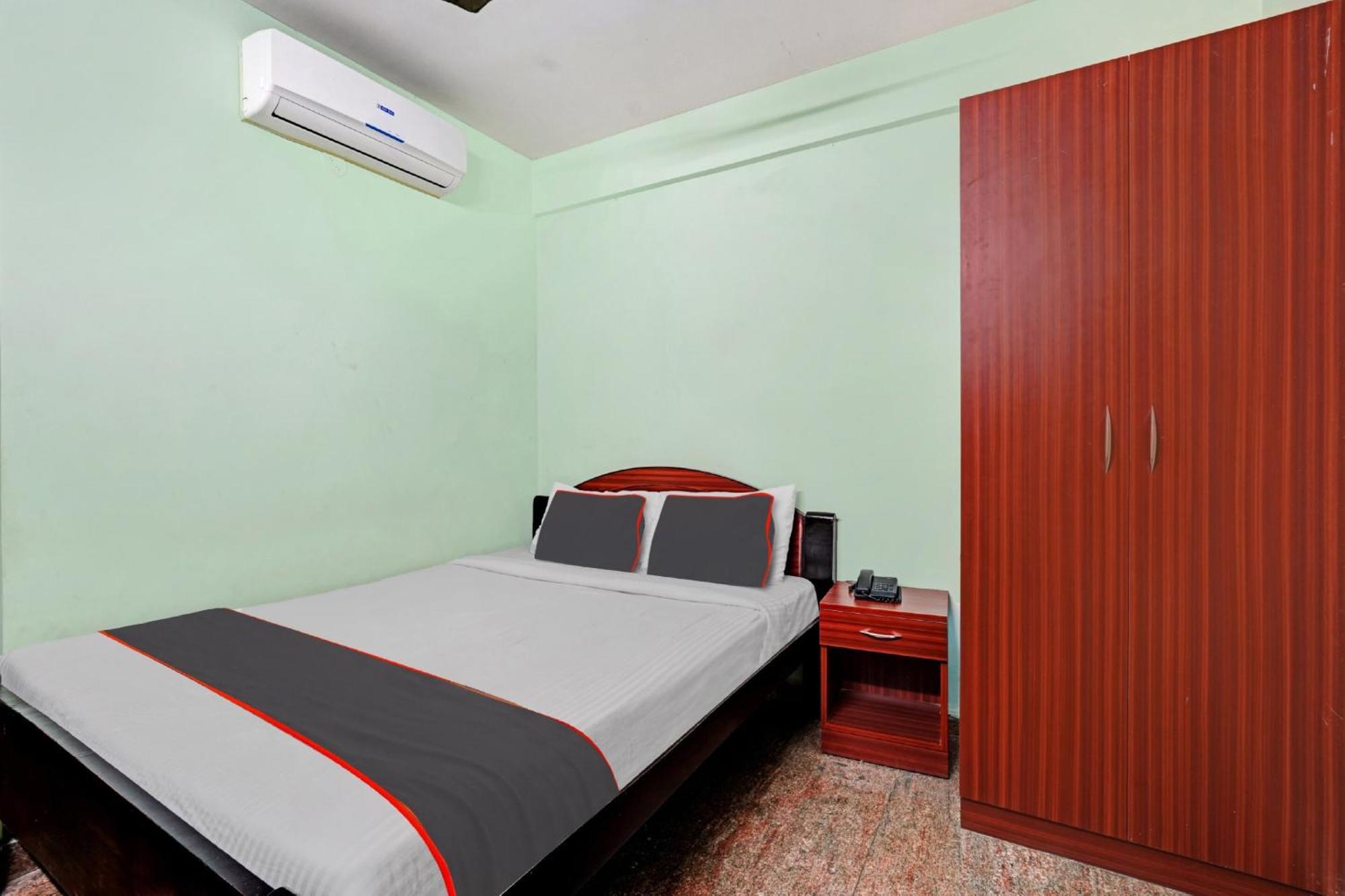 Collection O Royalax Hotel Yelahanka Екстериор снимка