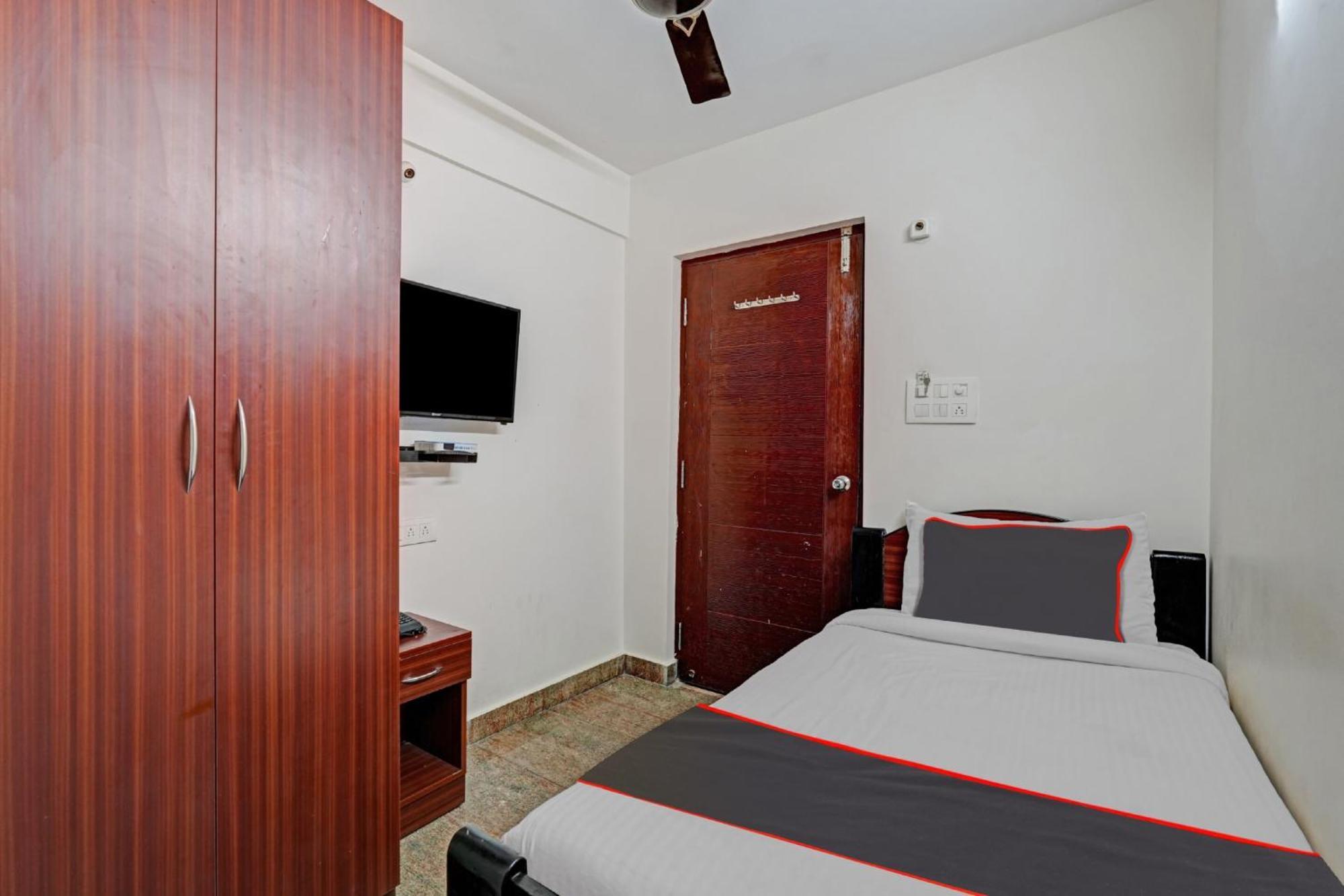 Collection O Royalax Hotel Yelahanka Екстериор снимка