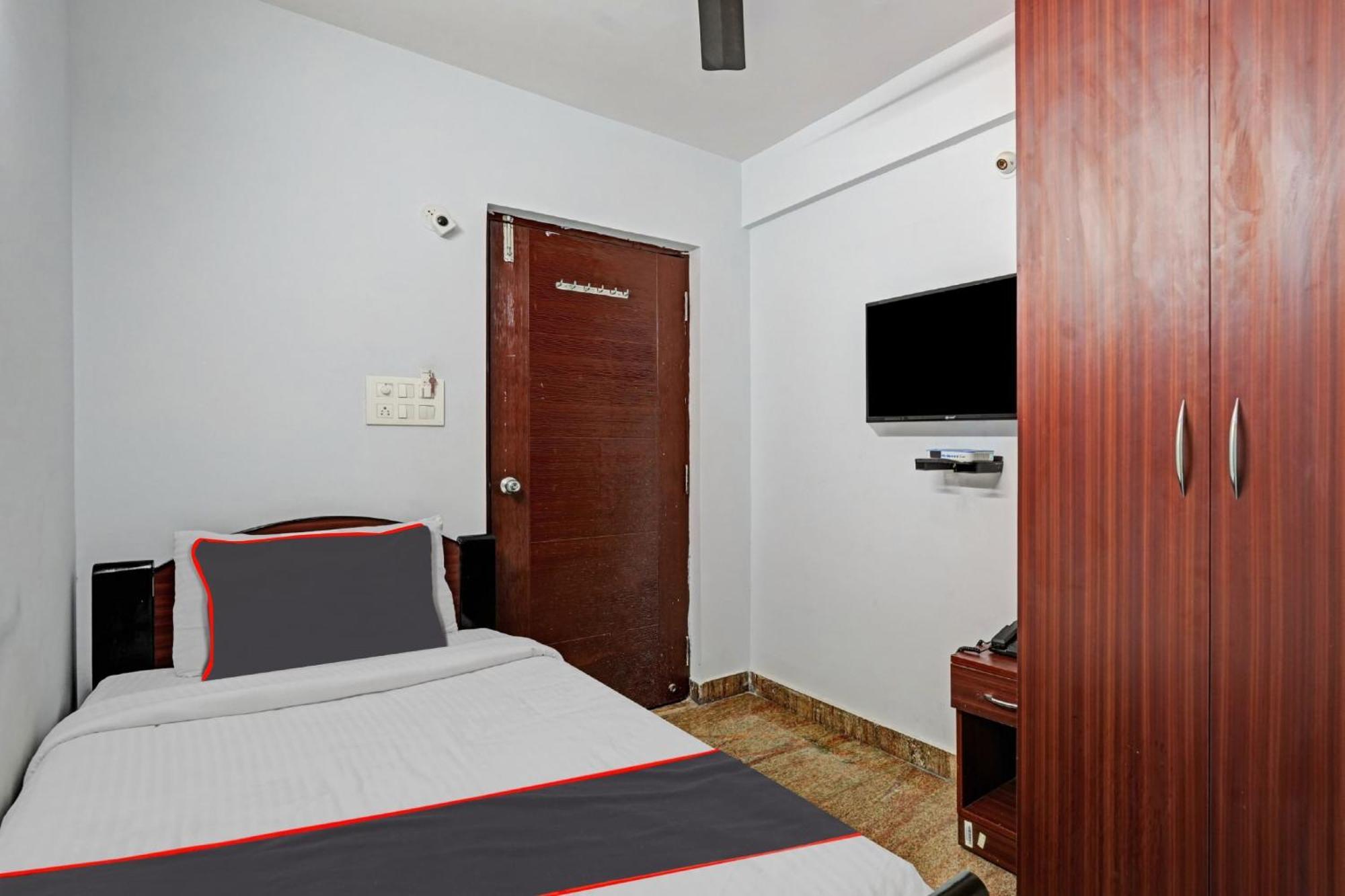 Collection O Royalax Hotel Yelahanka Екстериор снимка